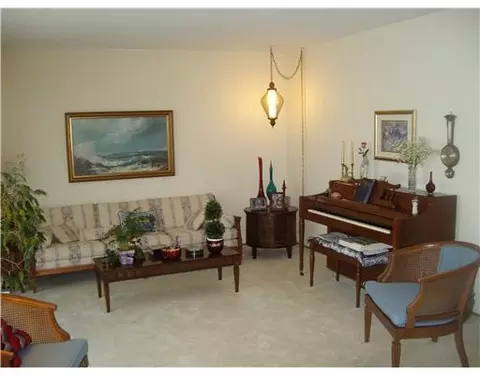 226 E Oak St, Celina, OH 45822 photo 3