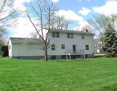 2416 Lindair Dr, Springfield, OH 45502 photo 2