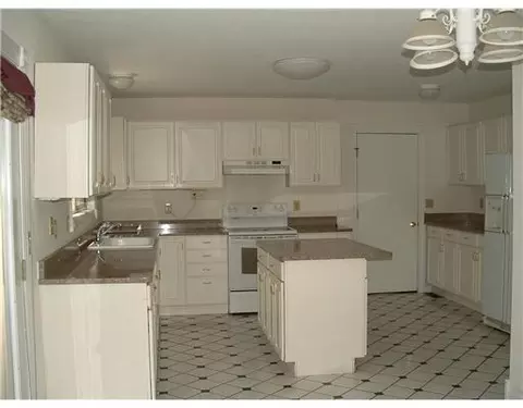 921 Sawmill Ct, Springfield, OH 45503 photo 5