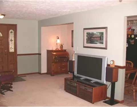 2039 Old Coach Dr, Springfield, OH 45505 photo 2