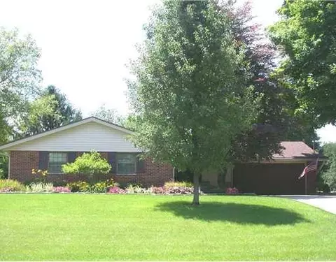 2039 Old Coach Dr, Springfield, OH 45505 photo 1