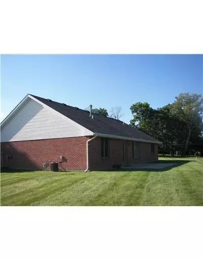 1700 Oldham Dr #1700, Springfield, OH 45503 photo 2