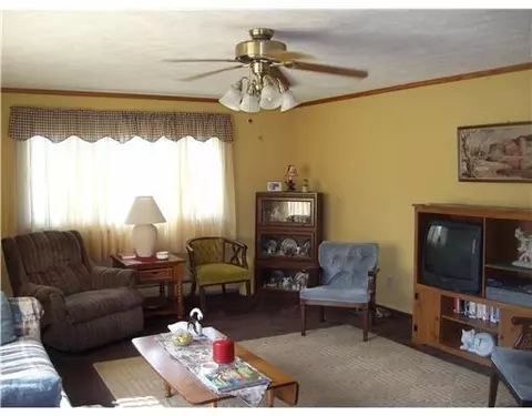 533 N Cherry St, Celina, OH 45822 photo 3