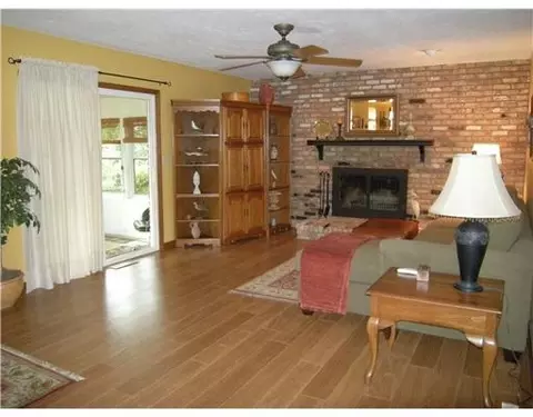 2447 E Possum Rd, Springfield, OH 45502 photo 3