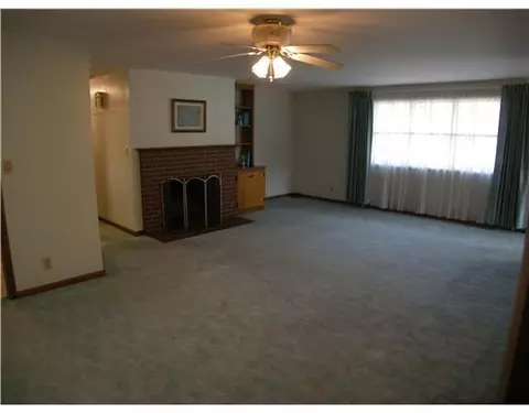 221 W Singer St, Springfield, OH 45506 photo 4