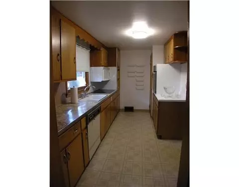 221 W Singer St, Springfield, OH 45506 photo 3
