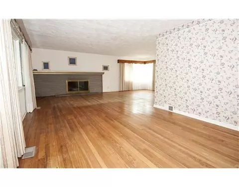 1589 Lucas Dr, Springfield, OH 45506 photo 3