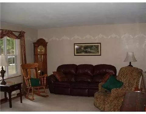 702 Wellington Dr, Springfield, OH 45506 photo 4