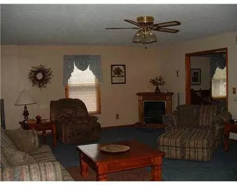 2451 Erter Dr, Springfield, OH 45503 photo 2