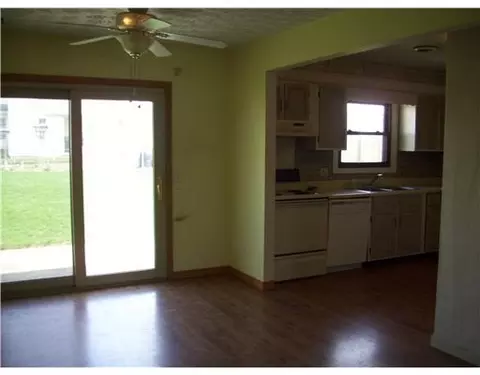 2754 Seymour Ln, Springfield, OH 45503 photo 3