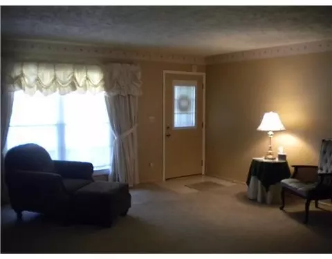 1515 Marinette Dr, Springfield, OH 45503 photo 2