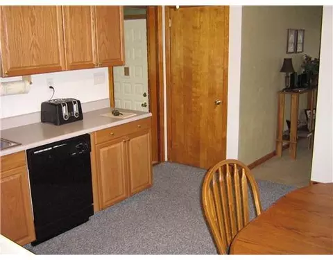1030 Holland Cir, Springfield, OH 45503 photo 9