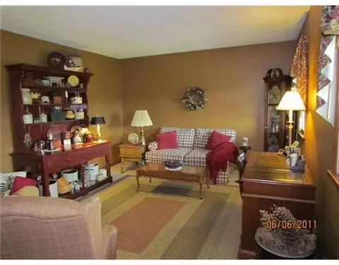 3375 Kenerly St, Springfield, OH 45502 photo 4