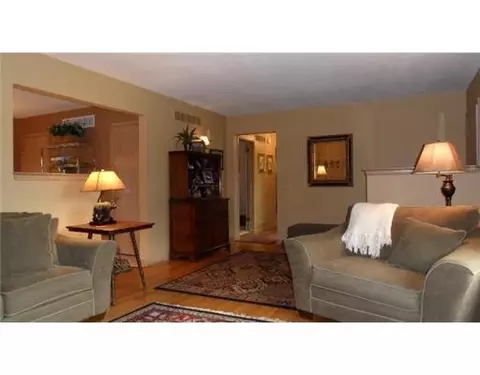 4104 Bentley Rd, Springfield, OH 45504 photo 3