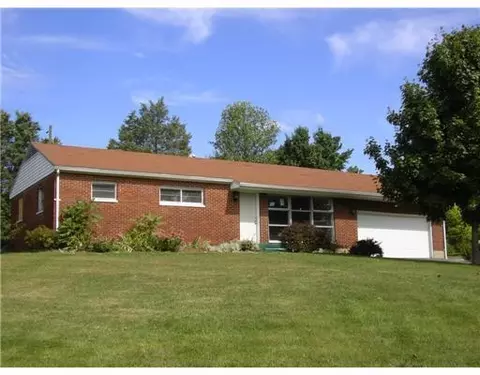 2112 Winding Trl, Springfield, OH 45503 photo 1