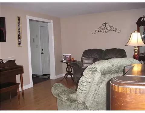 5331 E Ridgewood Rd, Springfield, OH 45503 photo 2