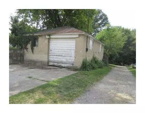 1030 Thrasher St, Springfield, OH 45503 photo 2