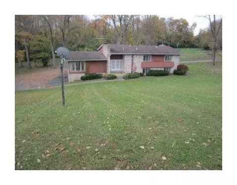 2737 Woodthrush Rd, Springfield, OH 45502 photo 1
