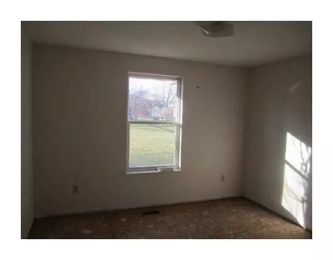 4327 Midfield St, Springfield, OH 45503 photo 8