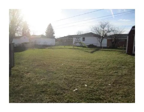4327 Midfield St, Springfield, OH 45503 photo 2