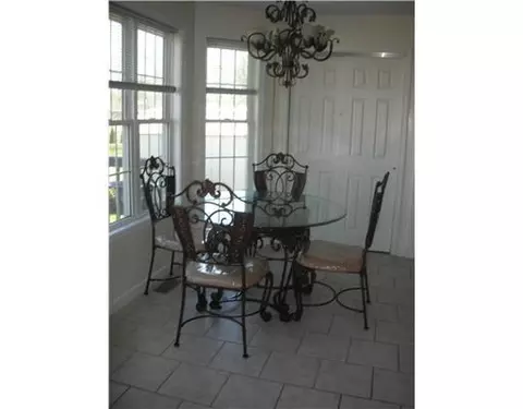 1340 Greenoak Ct, Springfield, OH 45503 photo 5