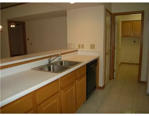 3120 Lakeview Ct #3120, Springfield, OH 45503 photo 4