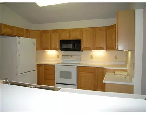 3120 Lakeview Ct #3120, Springfield, OH 45503 photo 3