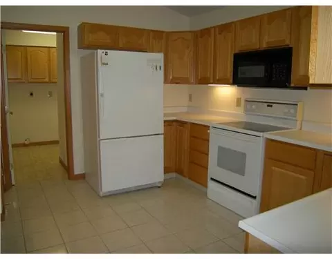3120 Lakeview Ct #3120, Springfield, OH 45503 photo 2