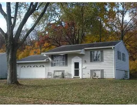 3313 Woonsocket St, Springfield, OH 45503 photo 1