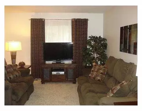 3313 Woonsocket St, Springfield, OH 45503 photo 2