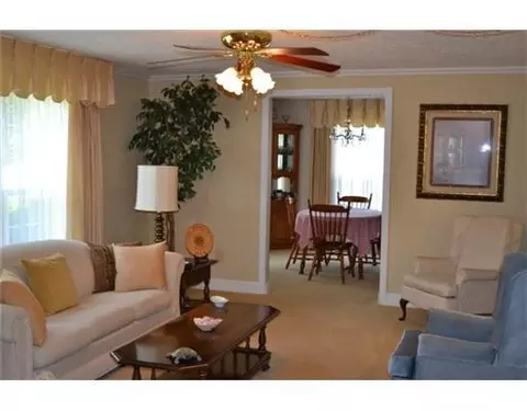 2972 Alameda Dr, Springfield, OH 45503 photo 2