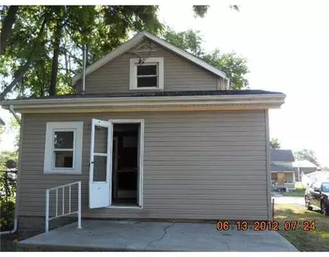 237 N Cherry St, Van Wert, OH 45891 photo 2