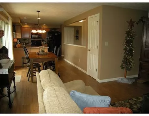 1591 Montego, Springfield, OH 45503 photo 5