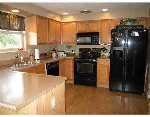 1591 Montego, Springfield, OH 45503 photo 2