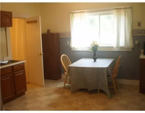 126 N Burnett Rd, Springfield, OH 45503 photo 8