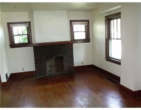 469 N Race, Springfield, OH 45504 photo 3