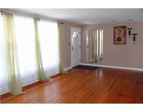 4814 Ashley Dr, Springfield, OH 45503 photo 2
