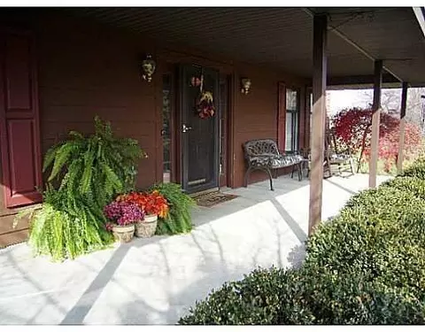 2245 E Possum, Springfield, OH 45502 photo 2