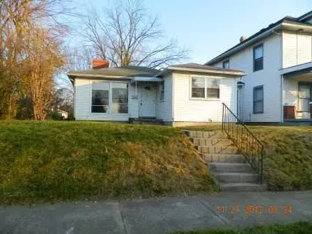 1458 W Clark St, Springfield, OH 45506 photo 1