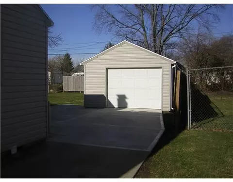 2404 Dellwood Dr, Springfield, OH 45505 photo 4