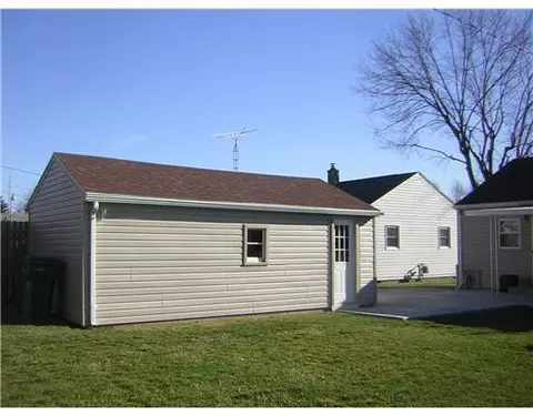 2404 Dellwood Dr, Springfield, OH 45505 photo 3
