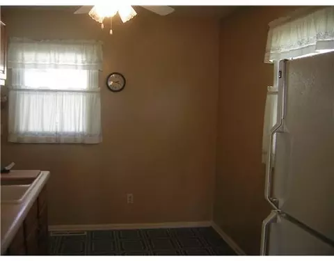 2404 Dellwood Dr, Springfield, OH 45505 photo 9