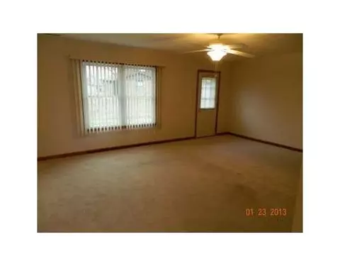 1305 Meadowview Dr, Celina, OH 45822 photo 2