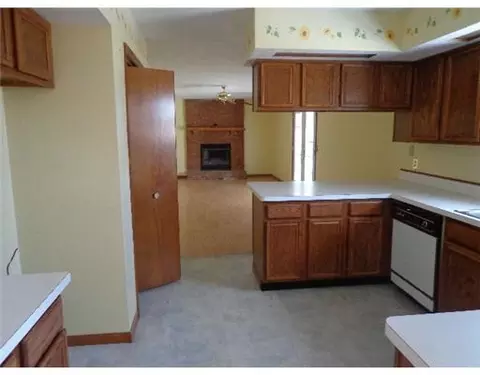 2148 Green Knl, Springfield, OH 45502 photo 4