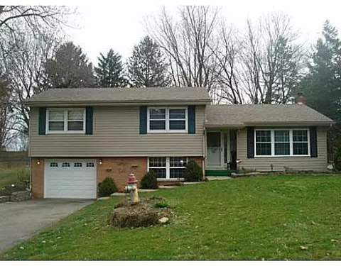 2866 Cumberland Dr, Springfield, OH 45506 photo 1