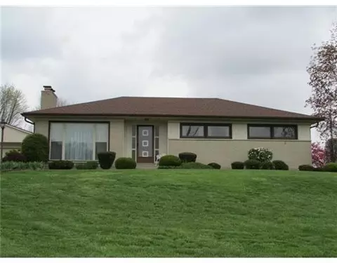 2120 Trails End, Springfield, OH 45503 photo 1