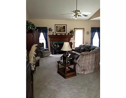 1338 Willow Chase Cir, Springfield, OH 45502 photo 2