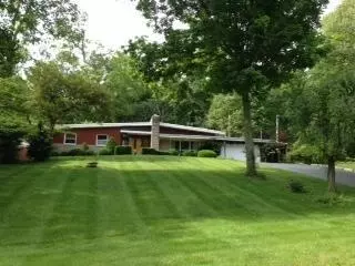 2909 Locust Dr, Springfield, OH 45504 photo 1