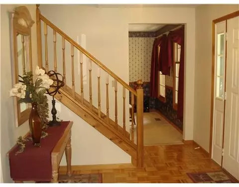 1093 Kingsgate Rd, Springfield, OH 45503 photo 2