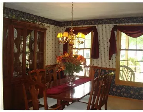 1093 Kingsgate Rd, Springfield, OH 45503 photo 4